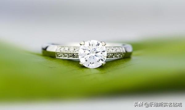 珠宝达人告诉你，订婚钻石戒指一般多少价位-第2张