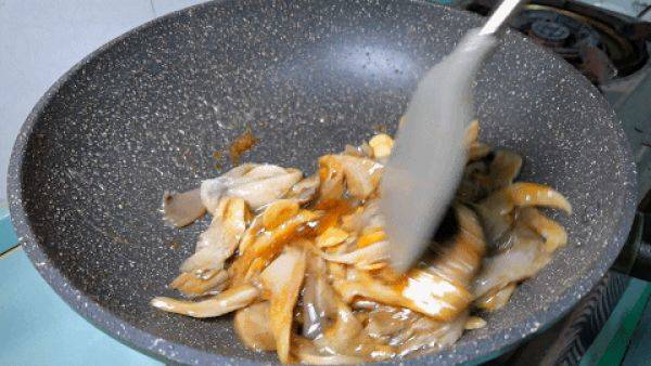 切记不要直接下锅炒，怎样素炒平菇好吃又简单-第7张