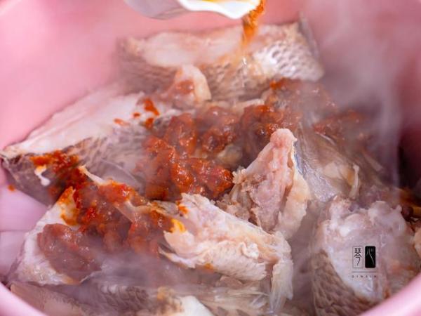 外婆家的下饭砂锅鱼，美食制作砂锅鱼-第18张