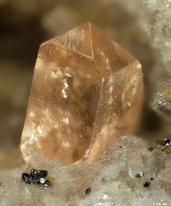 钻石的同胞兄弟锆石，钻石和锆石有啥区别-第7张