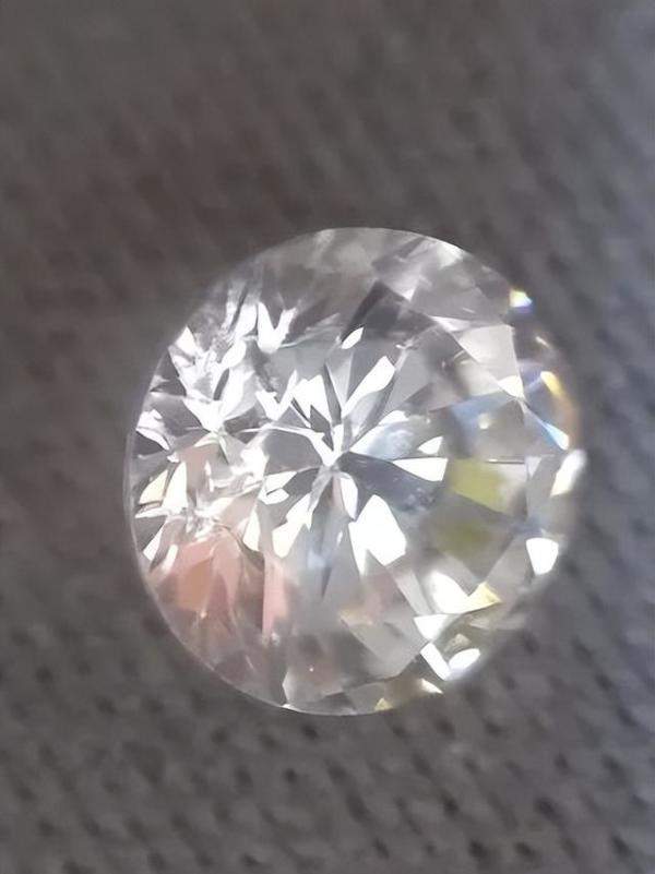 钻石的同胞兄弟锆石，钻石和锆石有啥区别-第10张