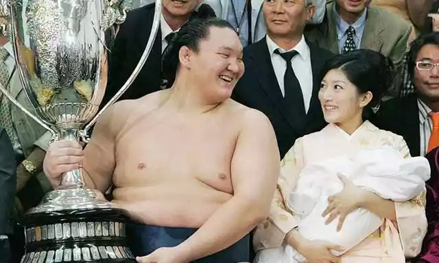 很多日本女人梦想嫁相扑选手（日本女生眼中的相扑运动员）-第1张