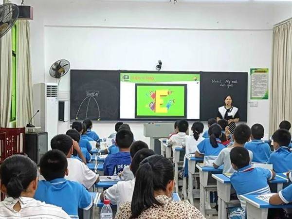 河南数学老师辞职去深圳找工作，河南辞职女教师6年后怎么了-第7张