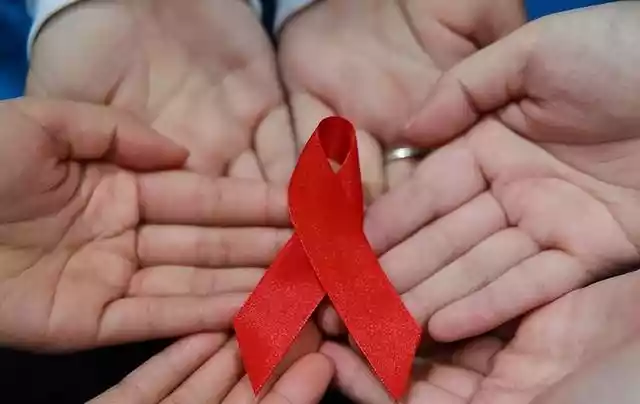 21岁学霸染上艾滋（每年3000名青年学生感染艾滋病）-第1张