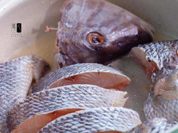 外婆家的下饭砂锅鱼，美食制作砂锅鱼-第11张