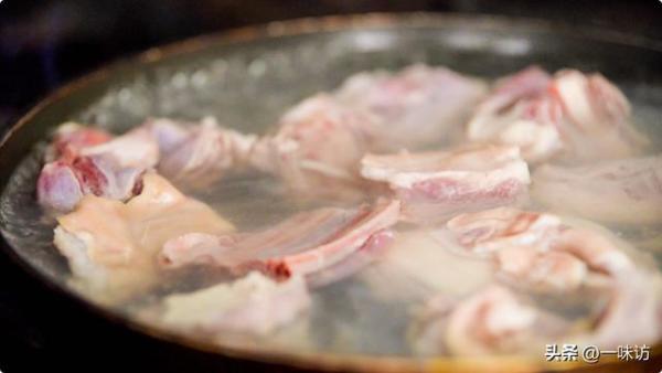 羊肉不要再炖汤喝，砂锅炖羊肉最正宗的做法-第10张