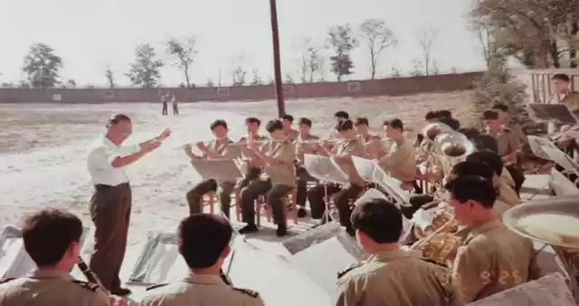 致敬父辈光荣的中国人民解放军军乐团（70年代解放军军乐团演奏的完整版）-第15张