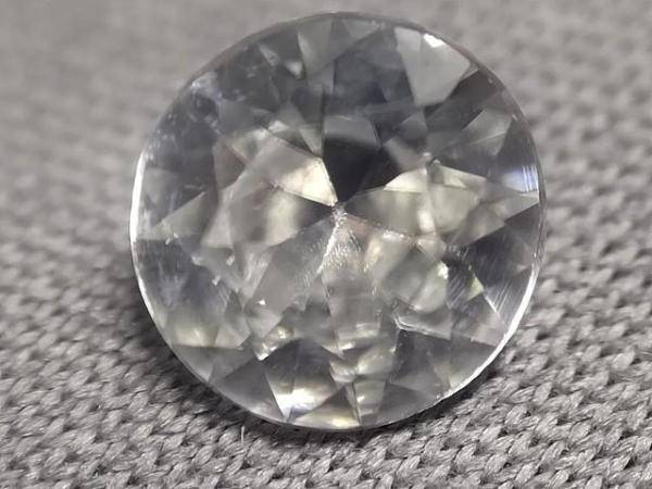 钻石的同胞兄弟锆石，钻石和锆石有啥区别-第8张