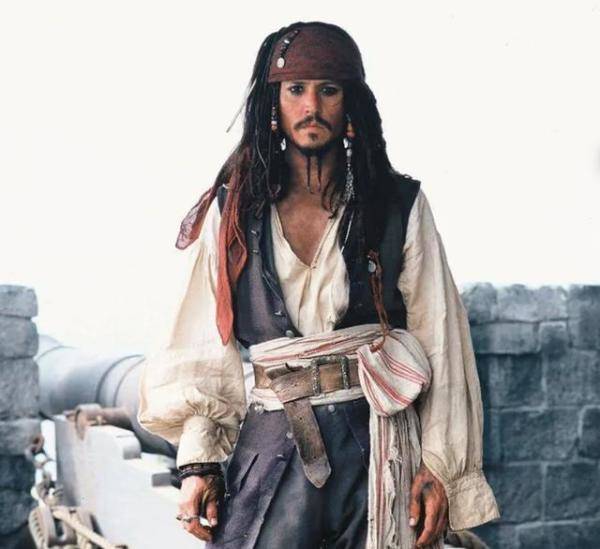 加勒比海盗爆红19年后，德普还出演加勒比海盗嘛-第3张