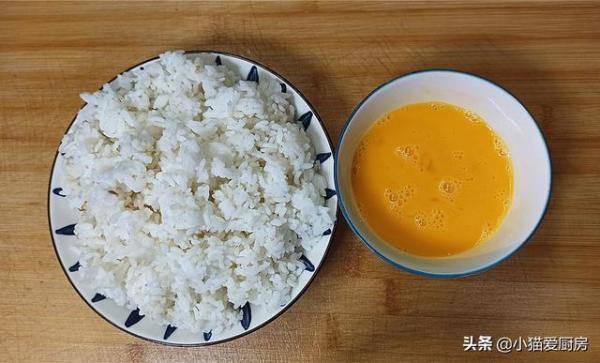 酸爽解腻的泡酸菜和剩米饭一起这么炒，泡酸菜可以做什么-第4张