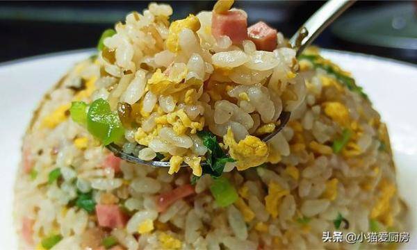 酸爽解腻的泡酸菜和剩米饭一起这么炒，泡酸菜可以做什么-第3张