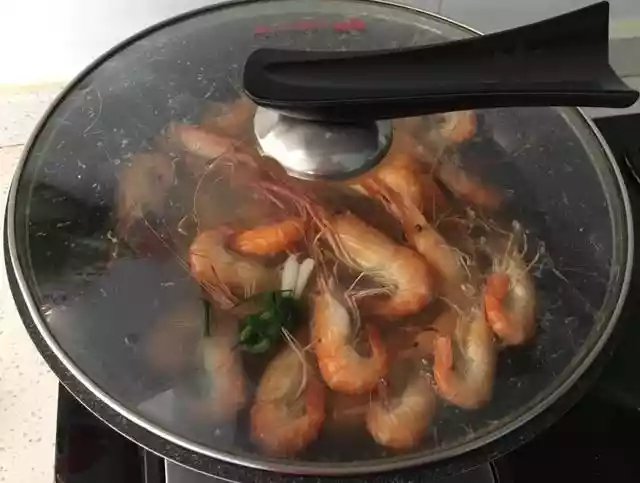 别再问水煮虾为啥发黑了，水煮虾防止变黑的技巧-第3张