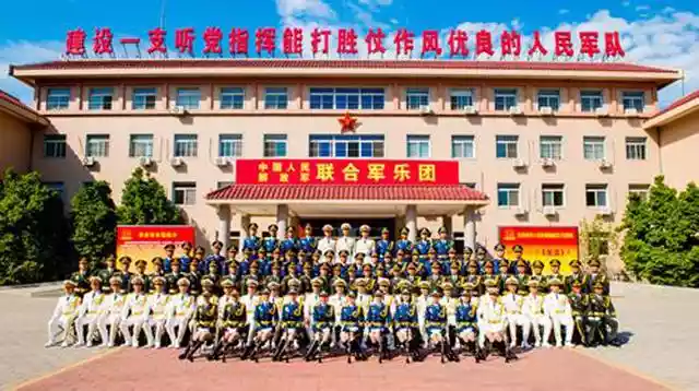 致敬父辈光荣的中国人民解放军军乐团（70年代解放军军乐团演奏的完整版）-第9张