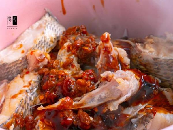 外婆家的下饭砂锅鱼，美食制作砂锅鱼-第19张