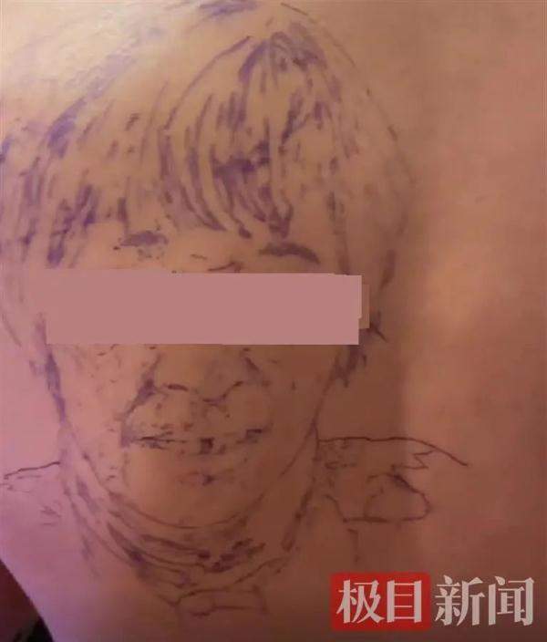 男子花费5000元将她纹在后背，美女和前任纹了情侣纹身遭到报复-第2张
