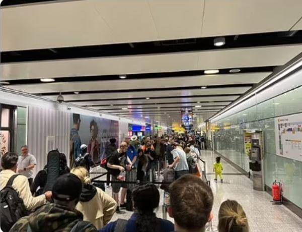 英国最大机场陷入混乱，英国几周内关闭机场-第2张