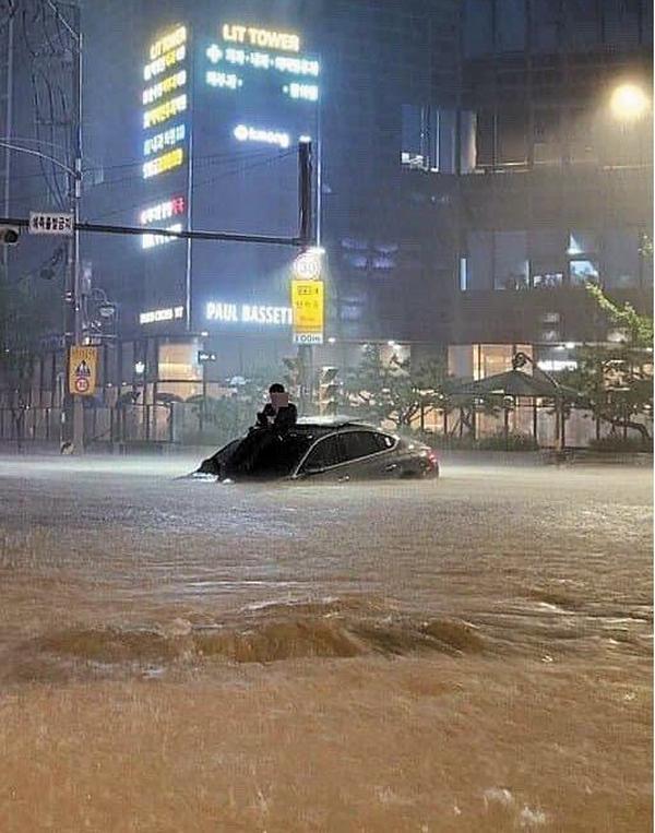 多图直击韩国首尔特大暴雨（韩国首尔今天有雨吗）-第3张
