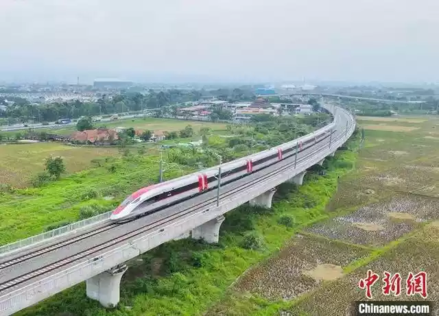 印尼雅万高铁动车组首次在线路上亮相（印尼网友评论雅万高铁动车组）-第2张