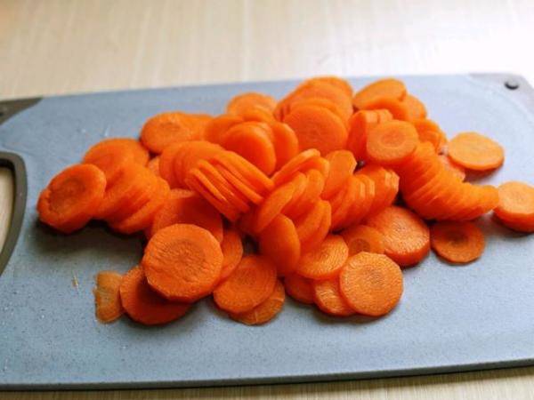 我家孩子冬天不能少的零食，胡萝卜干怎么做嘎嘣脆-第5张