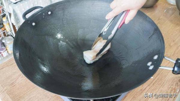 买新铁锅先别用，新买的铁锅如何开锅能不粘锅-第4张