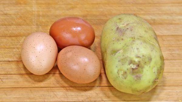 土豆里加3个鸡蛋，土豆三个鸡蛋做法-第1张